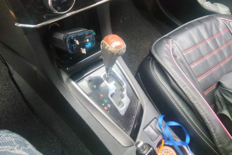 Used Toyota Corolla 2014 1.6L CVT GL-i Leather Edition Gear Lever