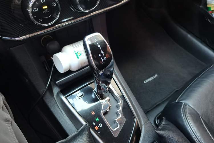 Used Toyota Corolla 2014 1.6L CVT GL-i Leather Edition Gear Lever
