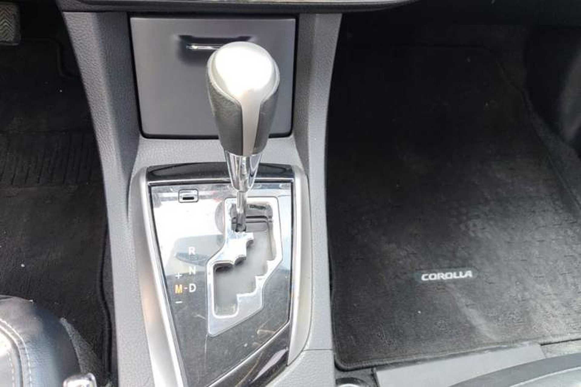 Used Toyota Corolla 2014 1.6L CVT GL-i Leather Edition Gear Lever