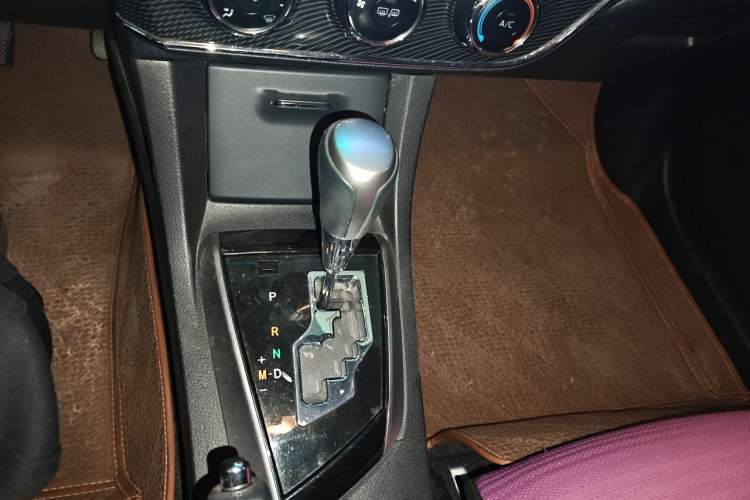 Used Toyota Corolla 2014 1.6L CVT GL-i Leather Edition Gear Lever