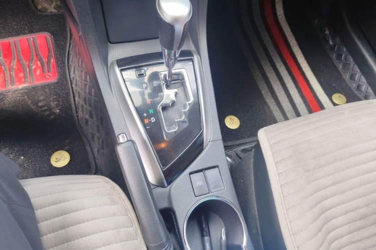 Used Toyota Corolla 2014 1.6L CVT GL-i Leather Edition Gear Lever