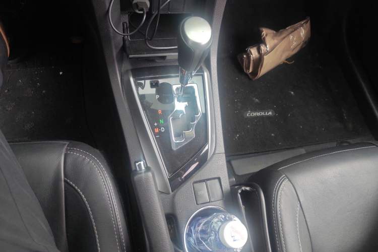 Used Toyota Corolla 2014 1.6L CVT GL-i Leather Edition Gear Lever