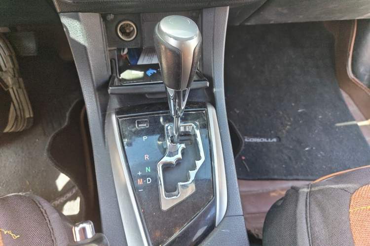 Used Toyota Corolla 2014 1.6L CVT GL-i Leather Edition Gear Lever