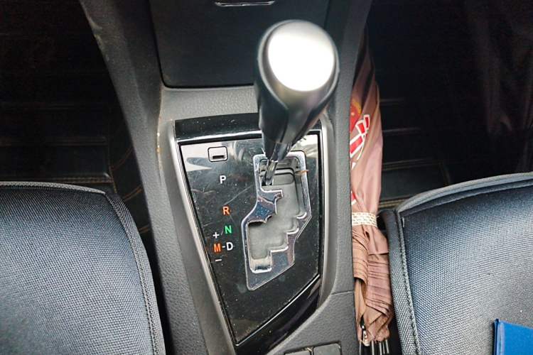 Used Toyota Corolla 2014 1.6L CVT GLX-i Gear Lever