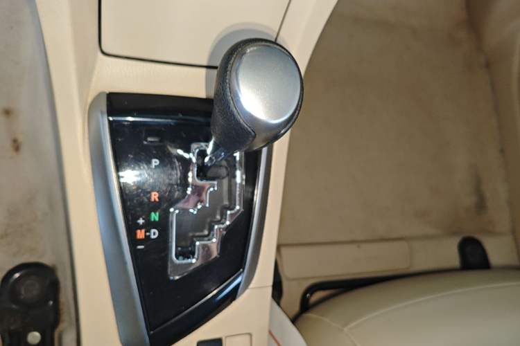 Used Toyota Corolla 2014 1.6L CVT GL-i Gear Lever