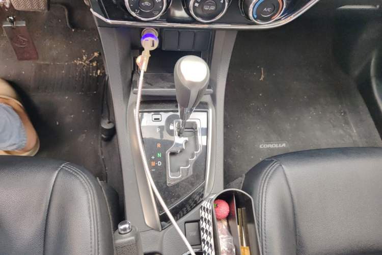 Used Toyota Corolla 2014 1.6L CVT GL Gear Lever