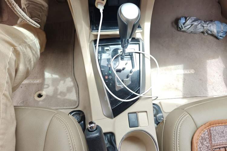 Used Toyota Corolla 2014 1.6L CVT GL-i Gear Lever