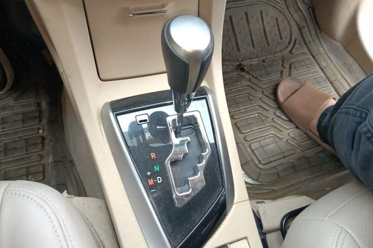 Used Toyota Corolla 2014 1.6L CVT GL Gear Lever