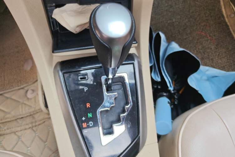 Used Toyota Corolla 2014 1.6L CVT GL-i Gear Lever