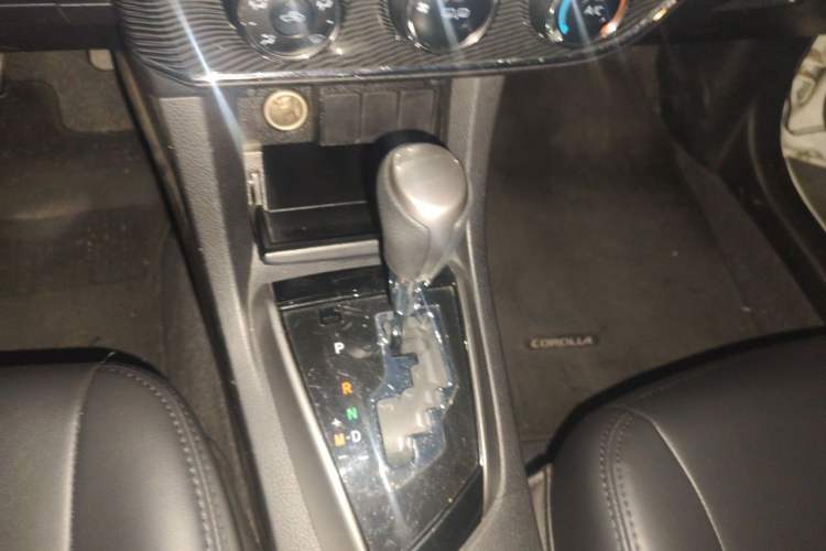 Used Toyota Corolla 2014 1.6L CVT GL-i Gear Lever