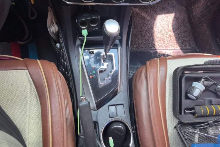 Used Toyota Corolla 2014 1.6L CVT GL-i Gear Lever