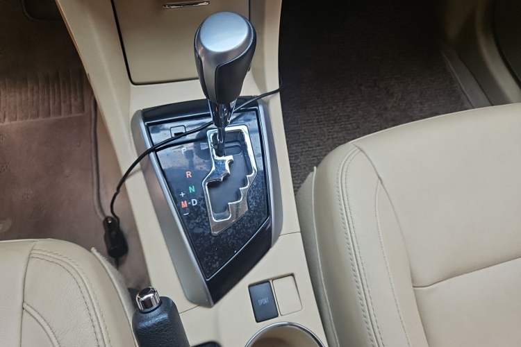 Used Toyota Corolla 2014 1.6L CVT GL-i Leather Edition Gear Lever