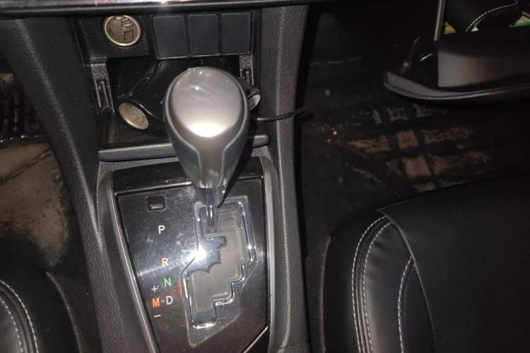 Used Toyota Corolla 2014 1.6L CVT GL-i Leather Edition Gear Lever