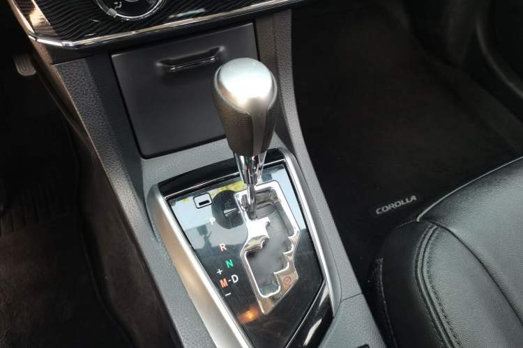 Used Toyota Corolla 2014 1.6L CVT GL-i Gear Lever