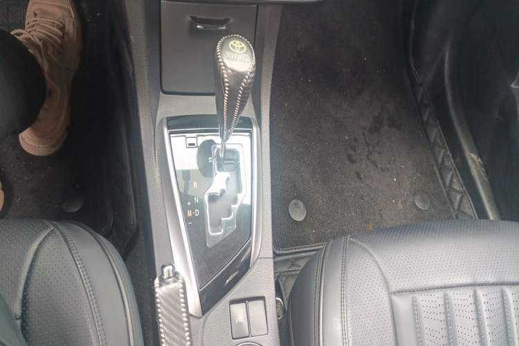 Used Toyota Corolla 2014 1.6L CVT GL-i Gear Lever