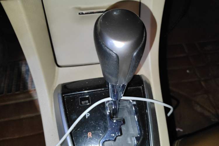 Used Toyota Corolla 2014 1.6L CVT GL-i Gear Lever