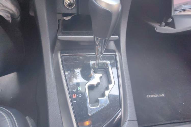 Used Toyota Corolla 2014 1.6L CVT GL-i Leather Edition Gear Lever