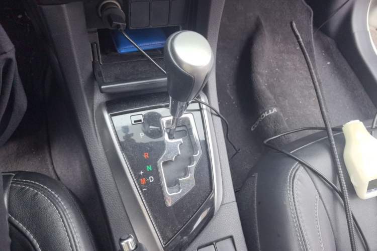 Used Toyota Corolla 2014 1.6L CVT GL-i Leather Edition Gear Lever