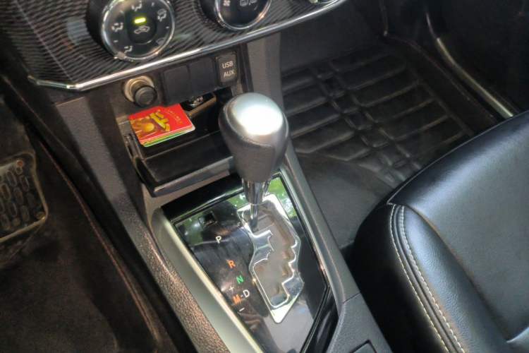 Used Toyota Corolla 2014 1.6L CVT GL-i Gear Lever