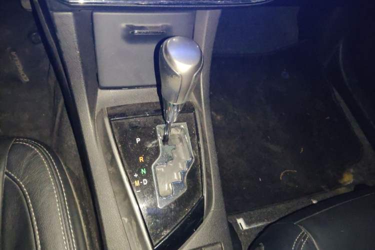 Used Toyota Corolla 2014 1.6L CVT GL-i Leather Edition Gear Lever