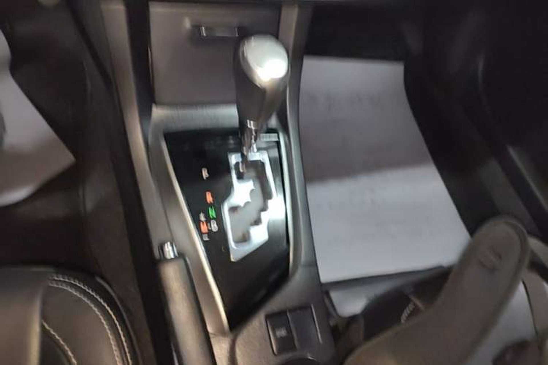 Used Toyota Corolla 2014 1.6L CVT GL-i Leather Edition Gear Lever