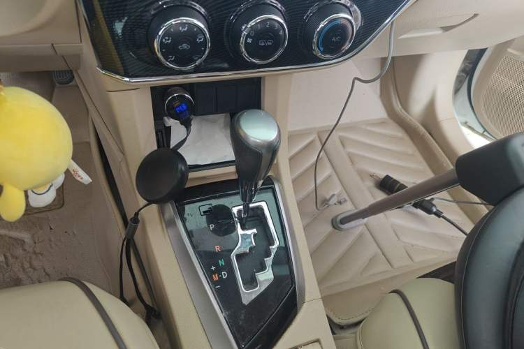 Used Toyota Corolla 2014 1.6L CVT GL-i Gear Lever