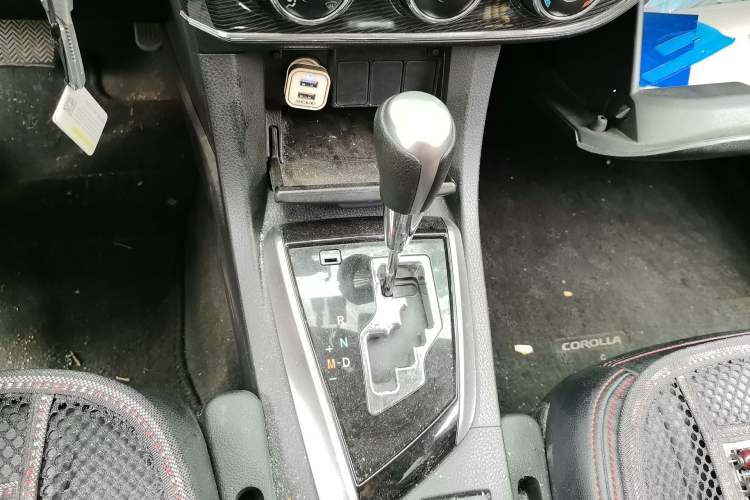 Used Toyota Corolla 2014 1.6L CVT GL-i Gear Lever