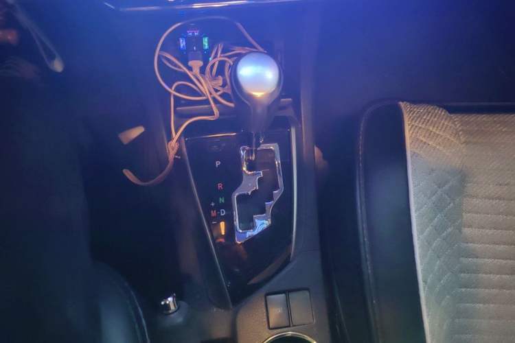 Used Toyota Corolla 2014 1.6L CVT GL-i Leather Edition Gear Lever