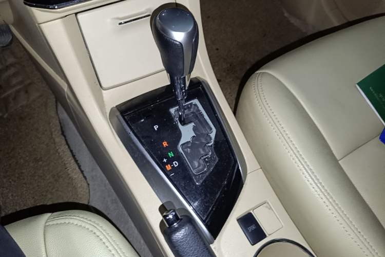 Used Toyota Corolla 2014 1.6L CVT GL Gear Lever