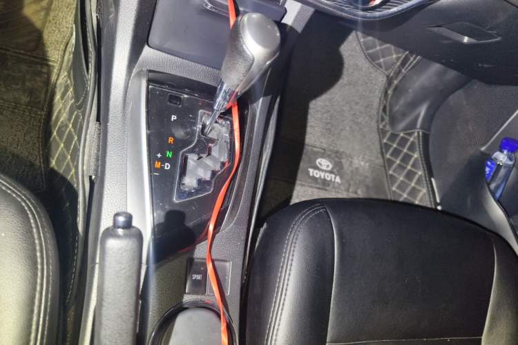 Used Toyota Corolla 2014 1.6L CVT GL-i Gear Lever