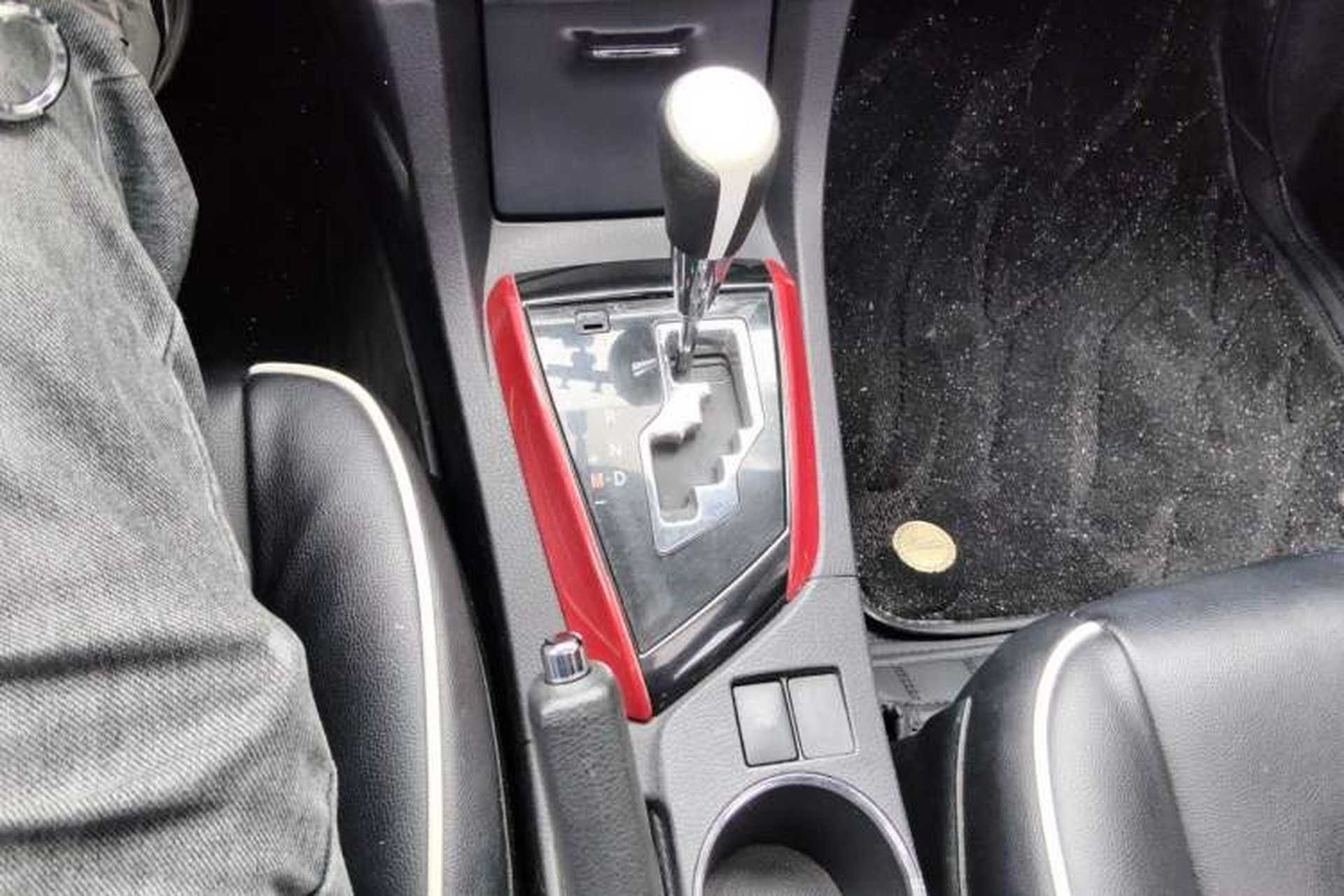 Used Toyota Corolla 2014 1.6L CVT GL-i Gear Lever