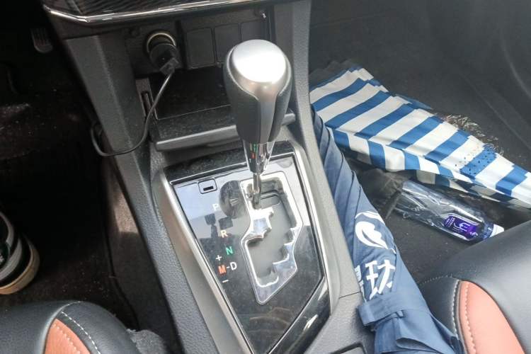 Used Toyota Corolla 2014 1.6L CVT GL-i Gear Lever