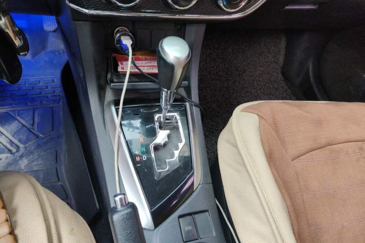 Used Toyota Corolla 2014 1.6L CVT GL-i Leather Edition Gear Lever
