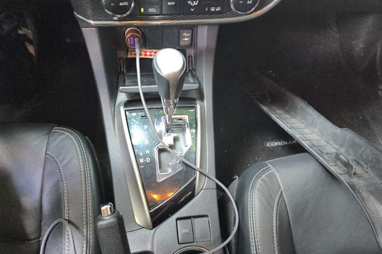 Used Toyota Corolla 2014 1.8L CVT GLX-i Gear Lever
