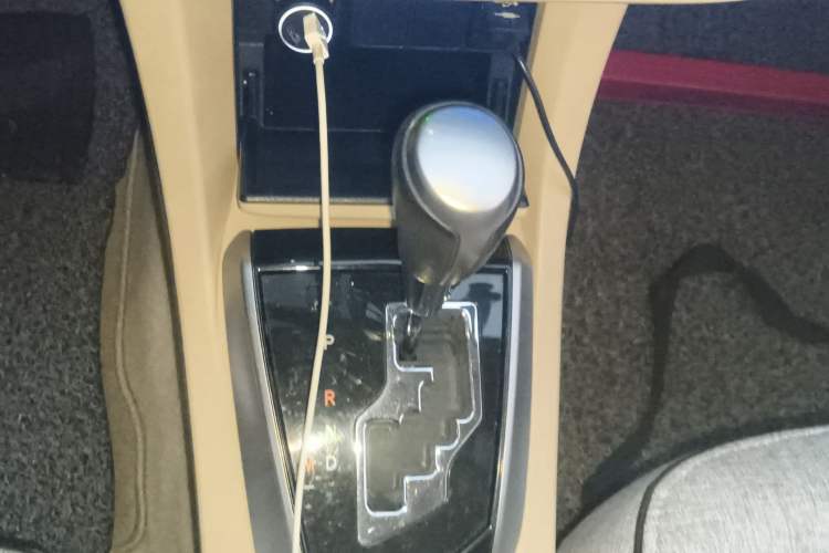 Used Toyota Corolla 2014 1.8L CVT GLX-i Gear Lever