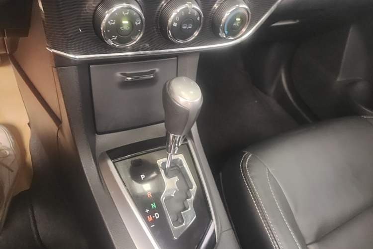 Used Toyota Corolla 2014 1.6L CVT GL-i Leather Edition Gear Lever
