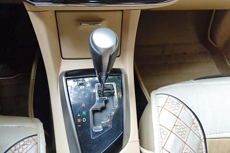 Used Toyota Corolla 2014 1.6L CVT GL-i Gear Lever