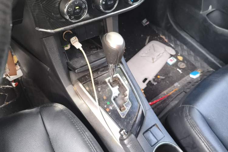 Used Toyota Corolla 2014 1.6L CVT GL-i Gear Lever