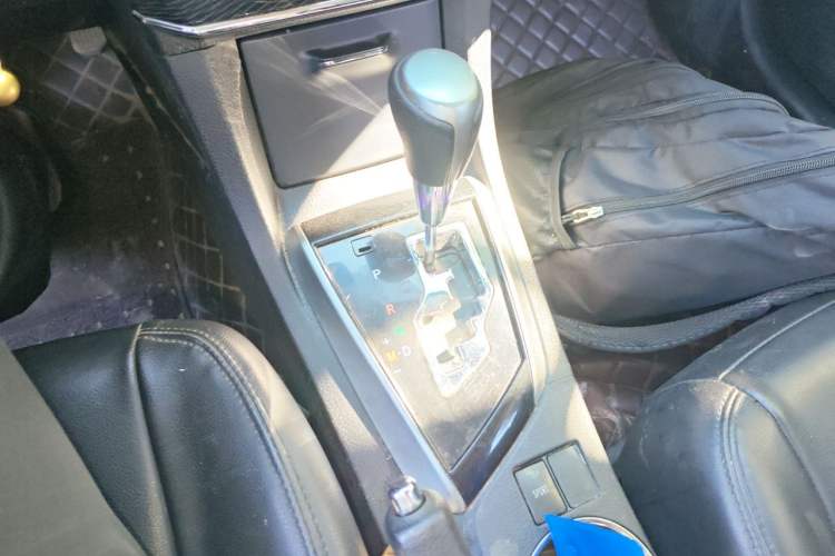 Used Toyota Corolla 2014 1.6L CVT GL-i Gear Lever