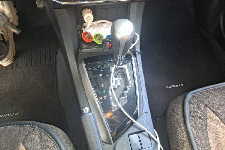 Used Toyota Corolla 2014 1.6L CVT GL-i Gear Lever