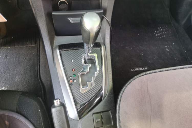 Used Toyota Corolla 2014 1.6L CVT GL-i Gear Lever