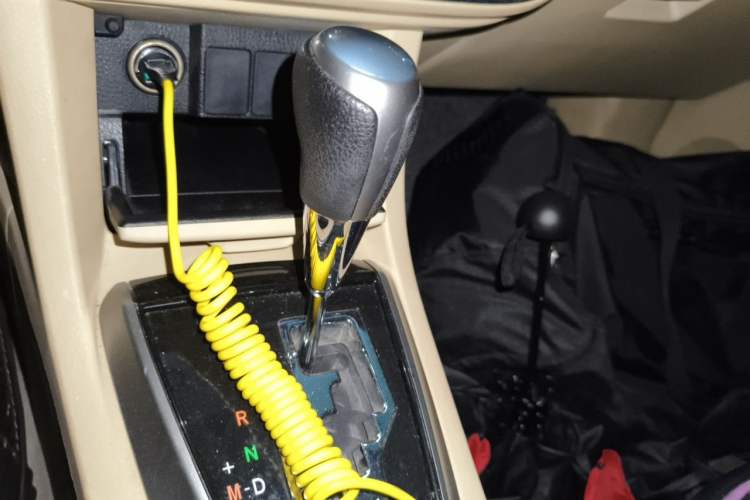 Used Toyota Corolla 2014 1.6L CVT GL-i Gear Lever