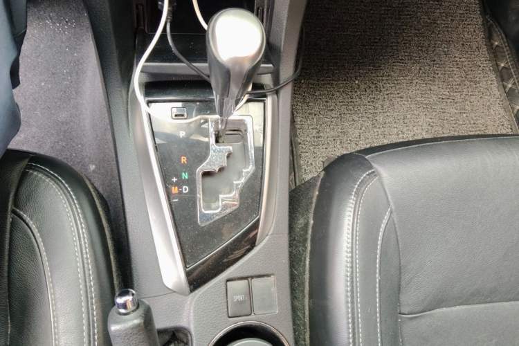 Used Toyota Corolla 2014 1.6L CVT GL-i Leather Edition Gear Lever
