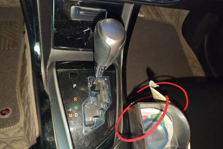 Used Toyota Corolla 2014 1.6L CVT GL-i Gear Lever