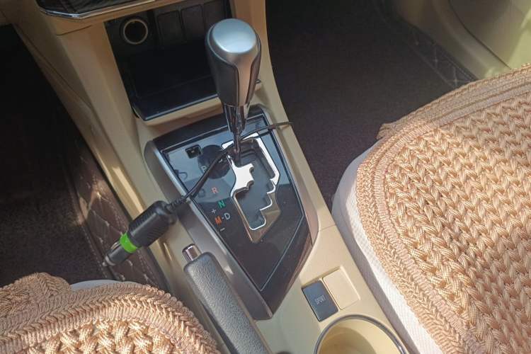 Used Toyota Corolla 2014 1.6L CVT GL-i Leather Edition Gear Lever