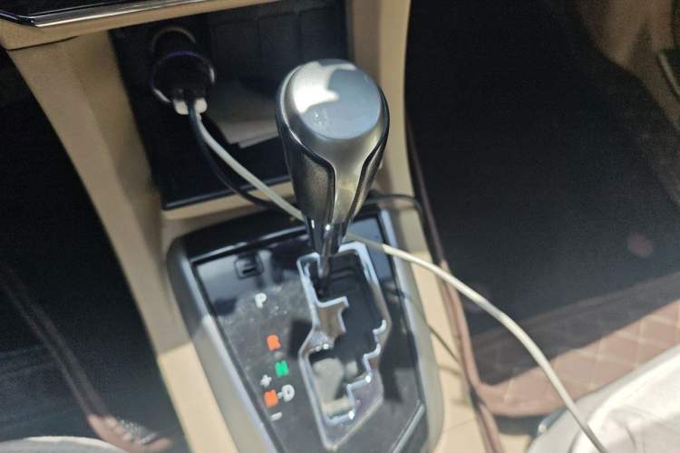 Used Toyota Corolla 2014 1.6L CVT GL-i Leather Edition Gear Lever