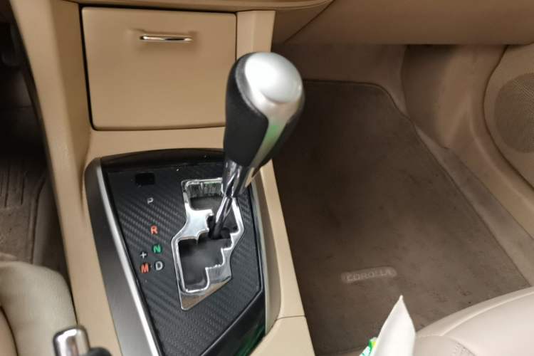 Used Toyota Corolla 2014 1.6L CVT GL-i Gear Lever