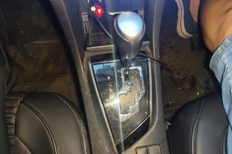 Used Toyota Corolla 2014 1.6L CVT GL-i Leather Edition Gear Lever