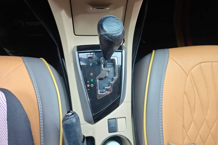 Used Toyota Corolla 2014 1.6L CVT GL Gear Lever