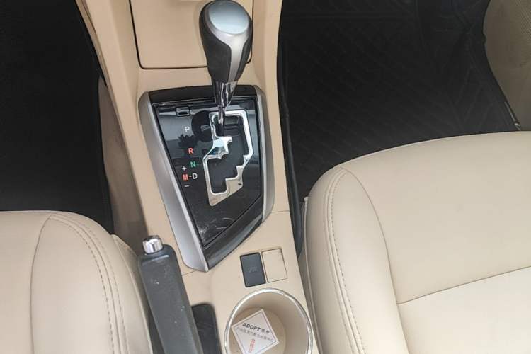 Used Toyota Corolla 2014 1.6L CVT GL-i Gear Lever